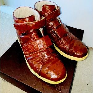 Gucci Struzzo Millenium limited edition ostriches skin material.Velcro straps.12
